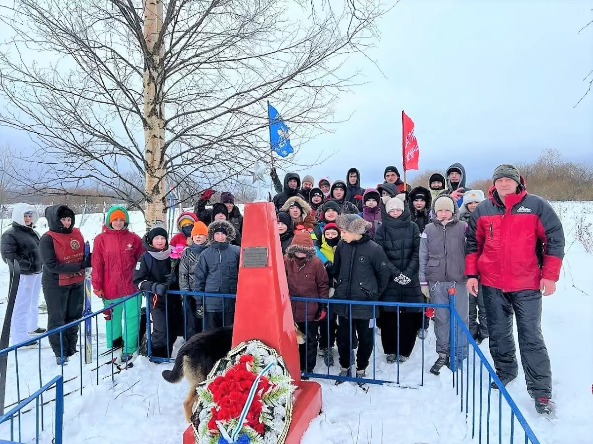 Чудовцы совершили лыжный поход на могилу юного героя-антифашиста