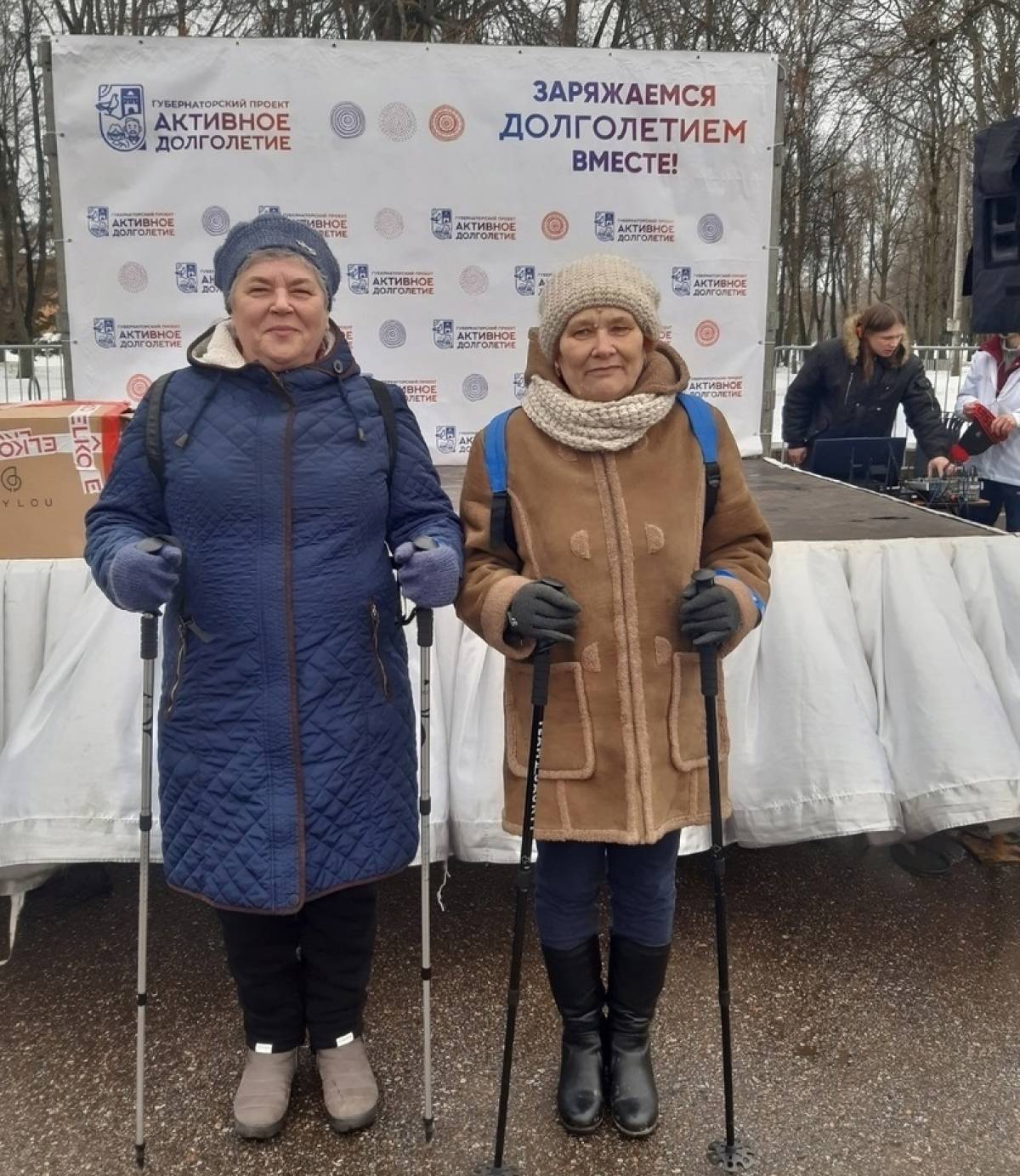 Солецкие спортсмены серебряного возраста приняли участие в фестивале северной ходьбы