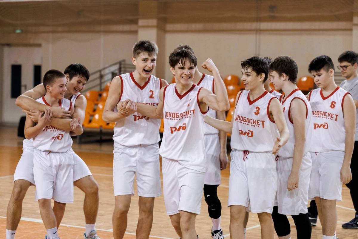 Сборная Новгородской области по баскетболу вышла в суперфинал чемпионата «Локобаскет – Школьная лига»