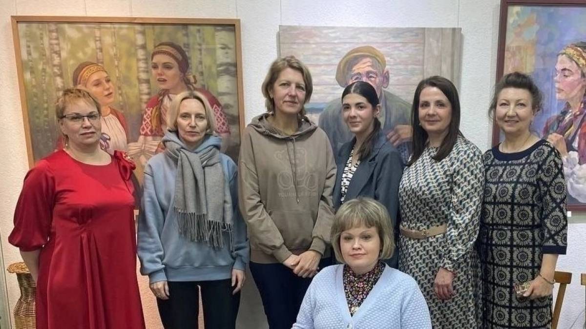 В чудовской Художественной галерее открылась выставка новгородского художника Елены Васильевой «Мой мир».