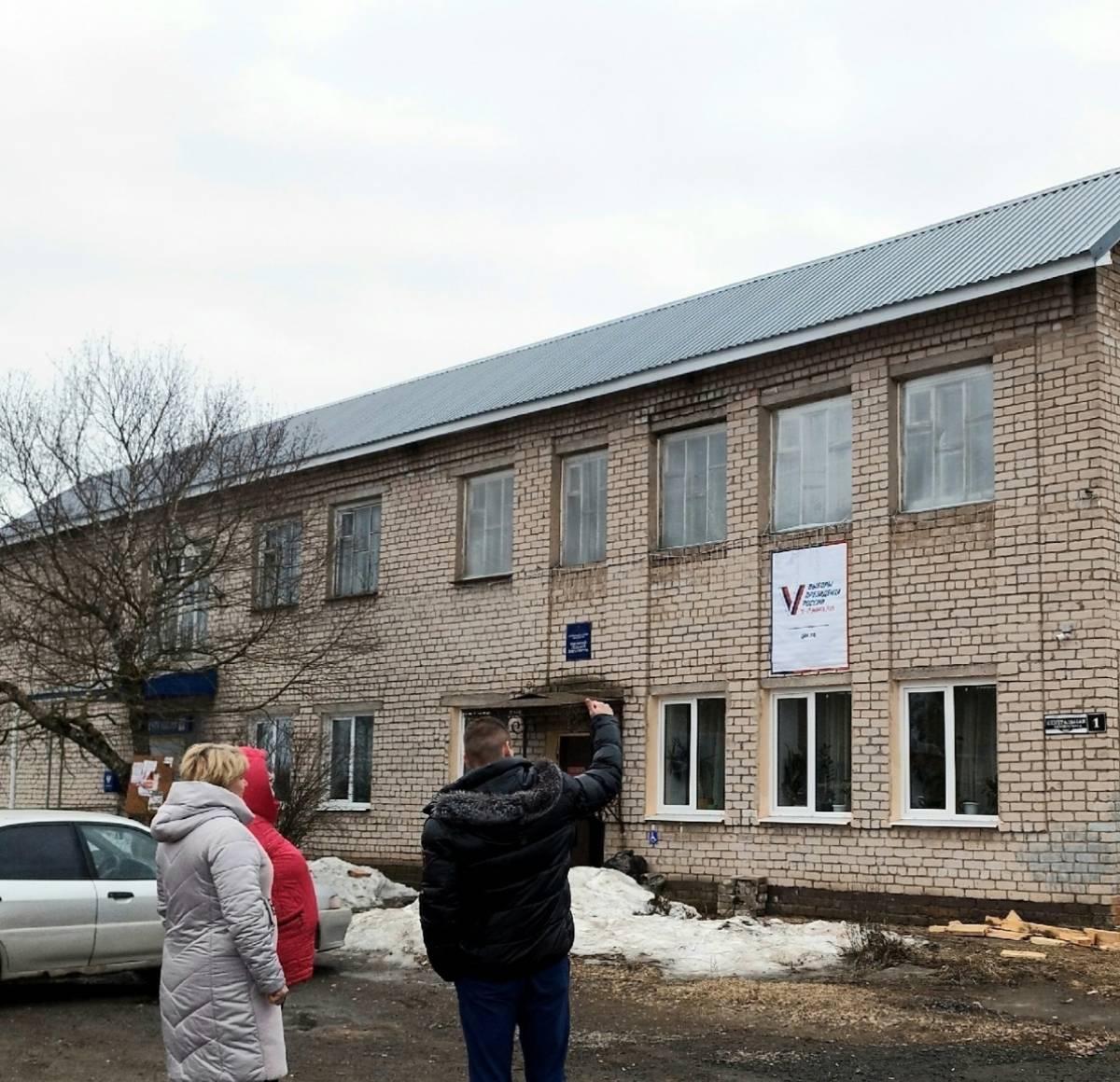 В Доме культуры деревни Старое Ракомо Новгородского района отремонтировали кровлю