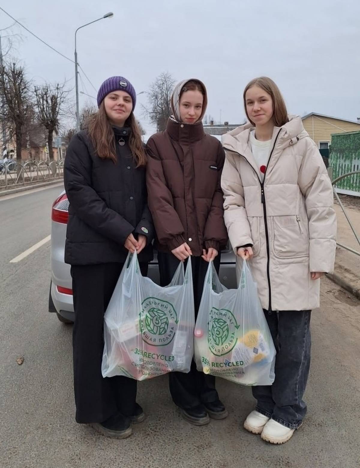 Солецкие волонтеры собрали продуктовую помощь погорельцам