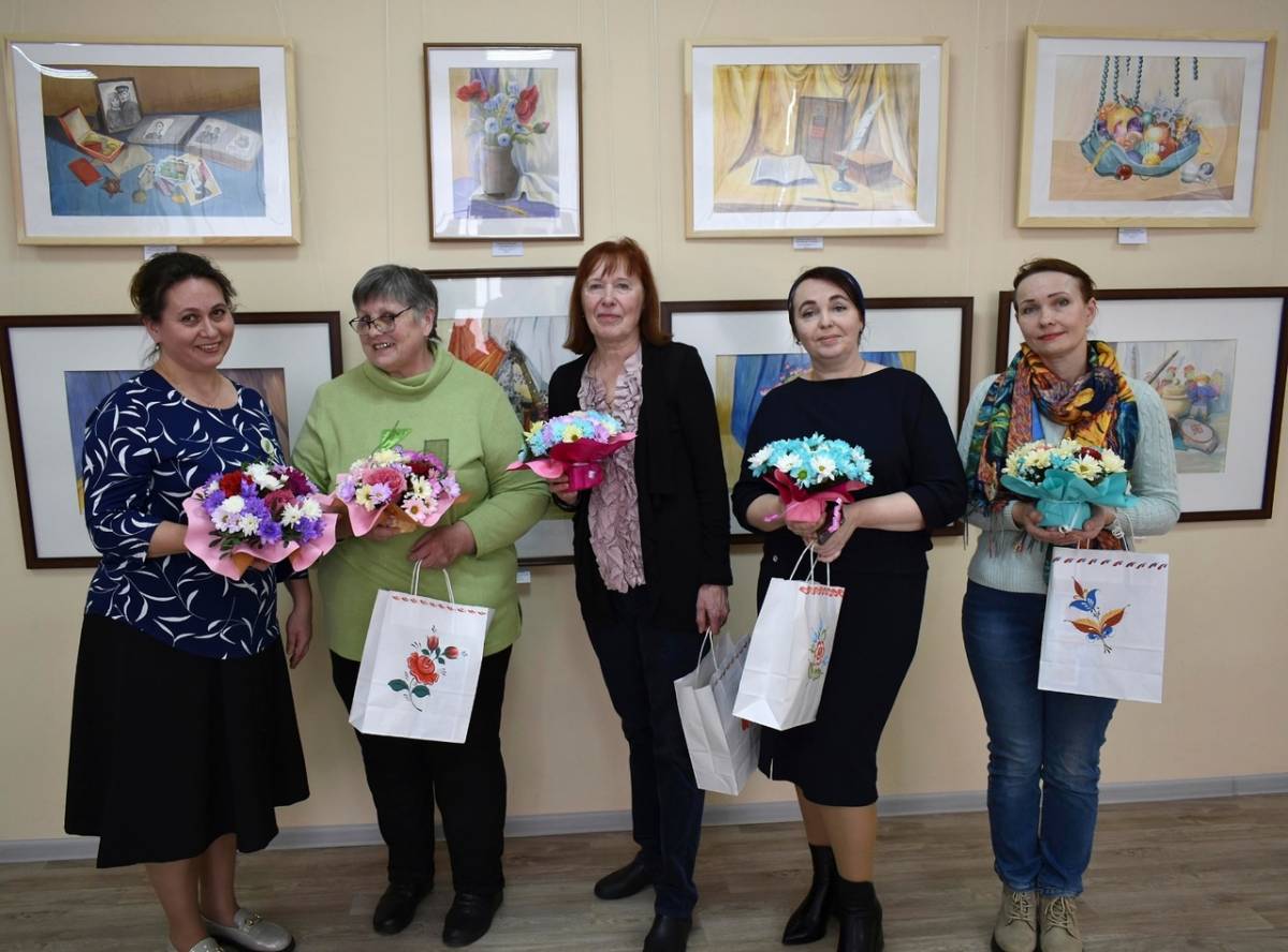 Две выставки с работами мошенских художниц открылись в один день