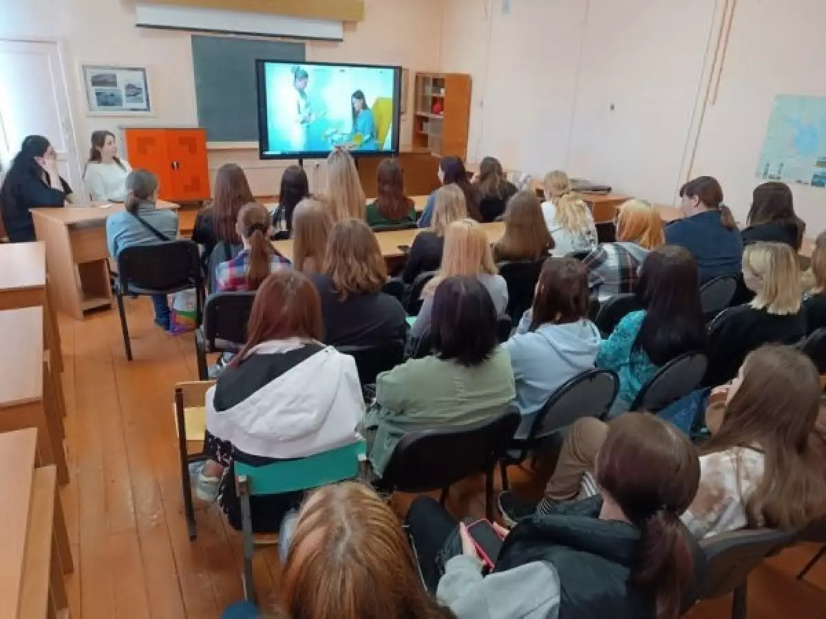 Вопросы репродуктивного здоровья обсудили со студентками Валдайского аграрного техникума