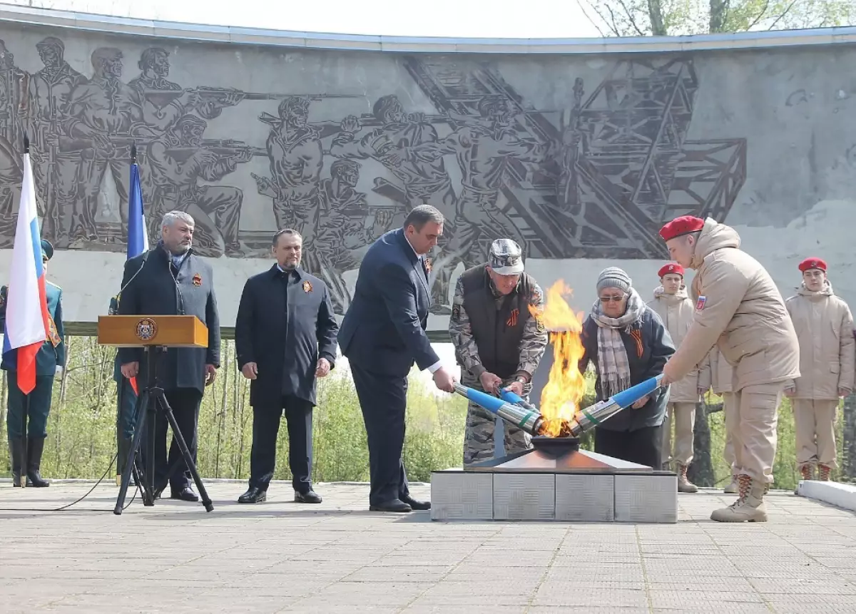 В Демянске на мемориале воинам Северо-Западного фронта навсегда зажгли Вечный огонь