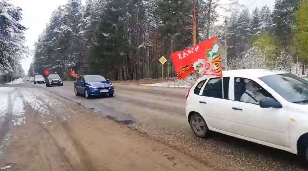 147 автомашин приняли участие в праздничном автопробеге по улицам Пестова