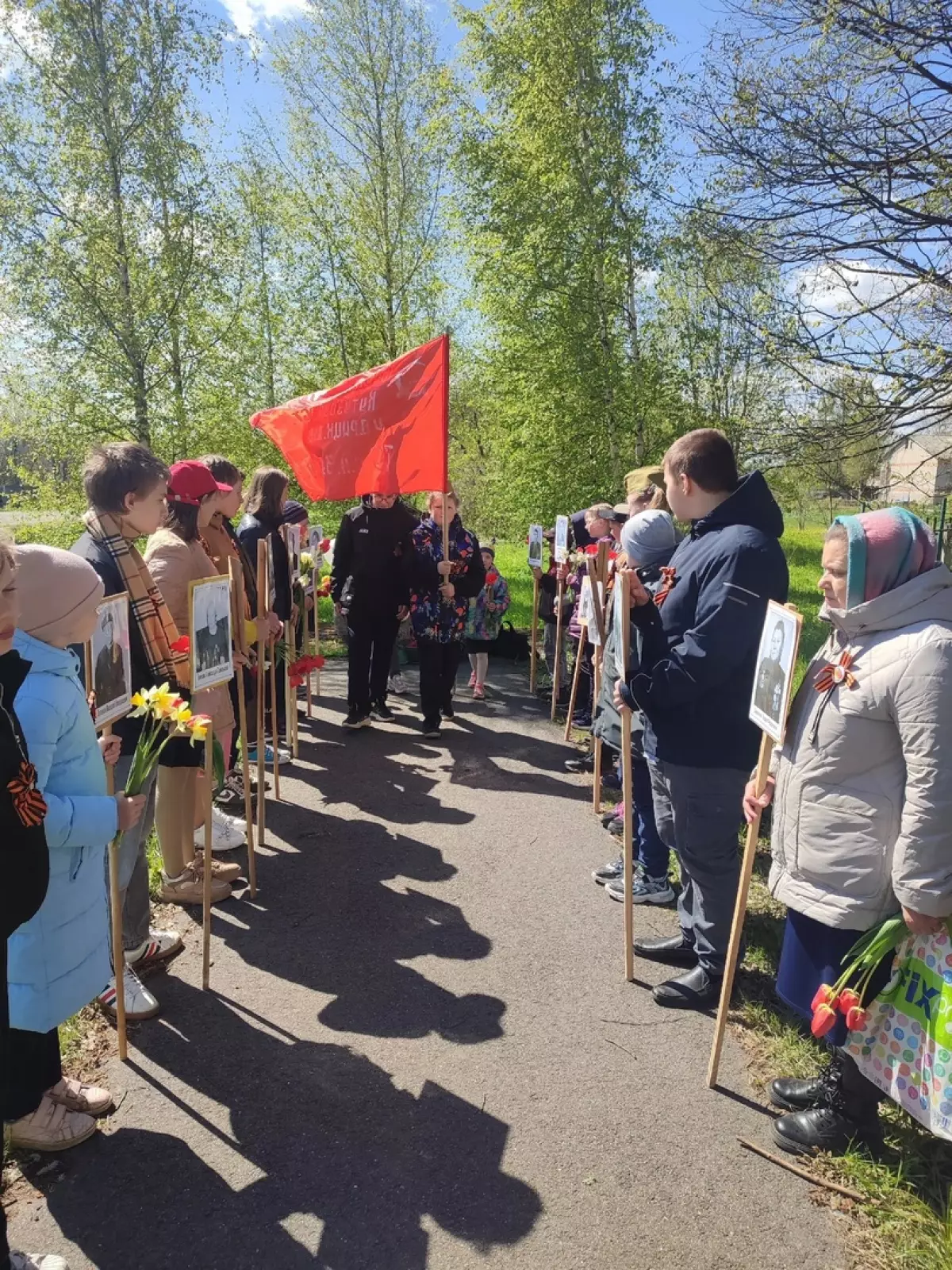 Торжественный митинг прошёл на братском захоронении в деревне Захарьино Новгородского района