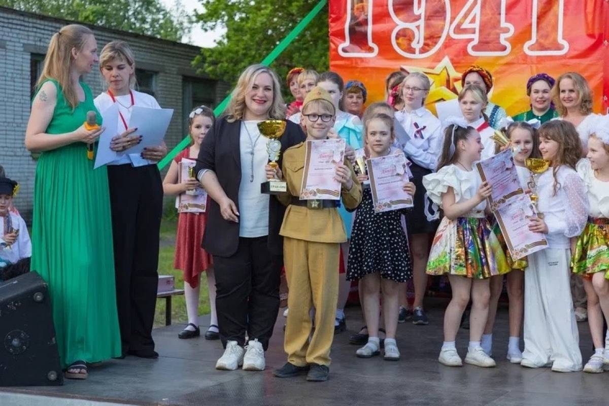 В Новгородском районе прошёл фестиваль творчества «Майский вальс»