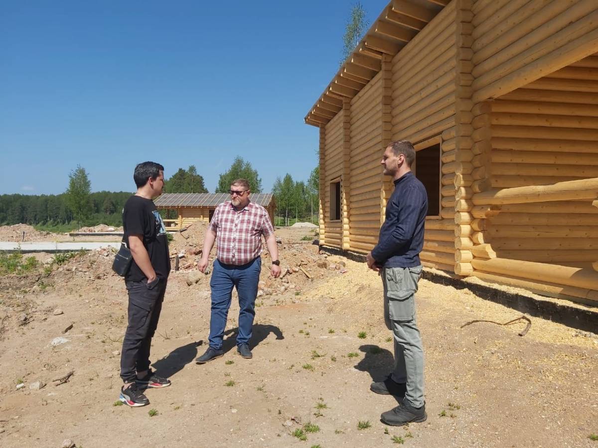 В Любытине, по соседству со Славянской деревней Х века,  строится база отдыха