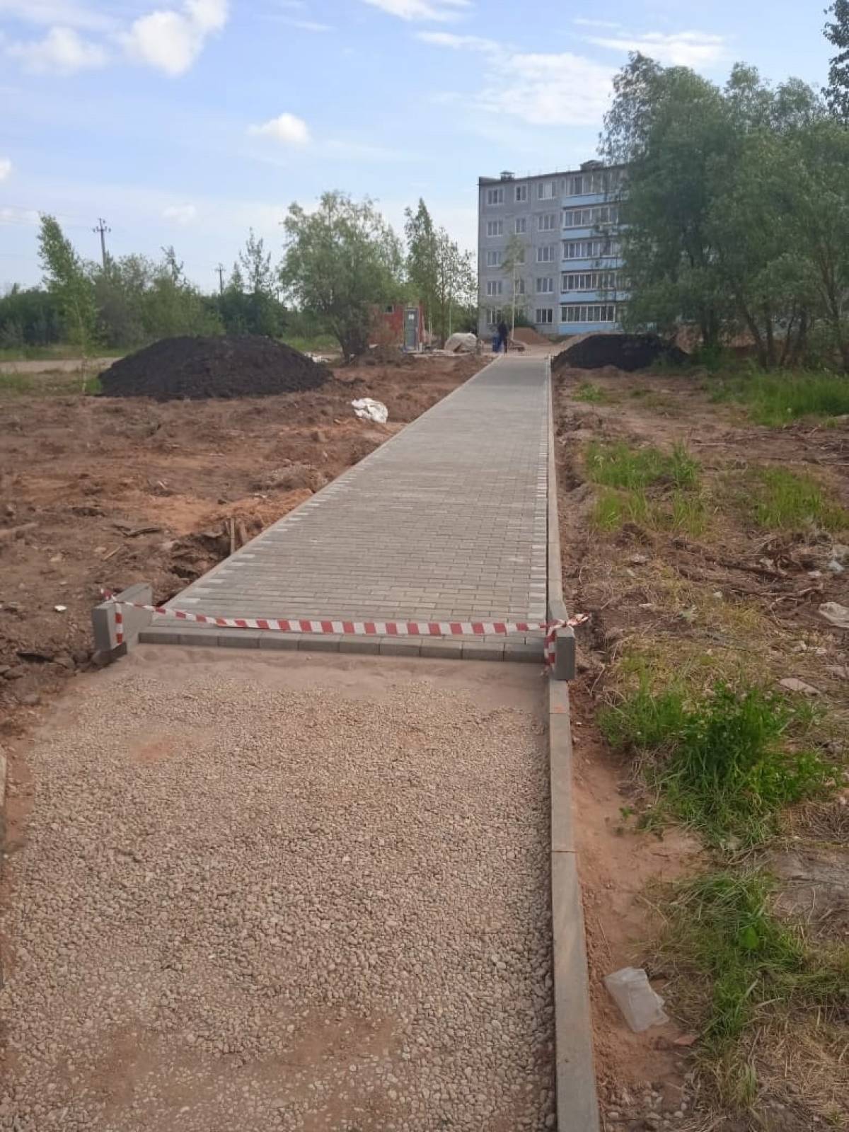 В Панковке Новгородского района на месте пустыря благоустраивают новое общественное пространство