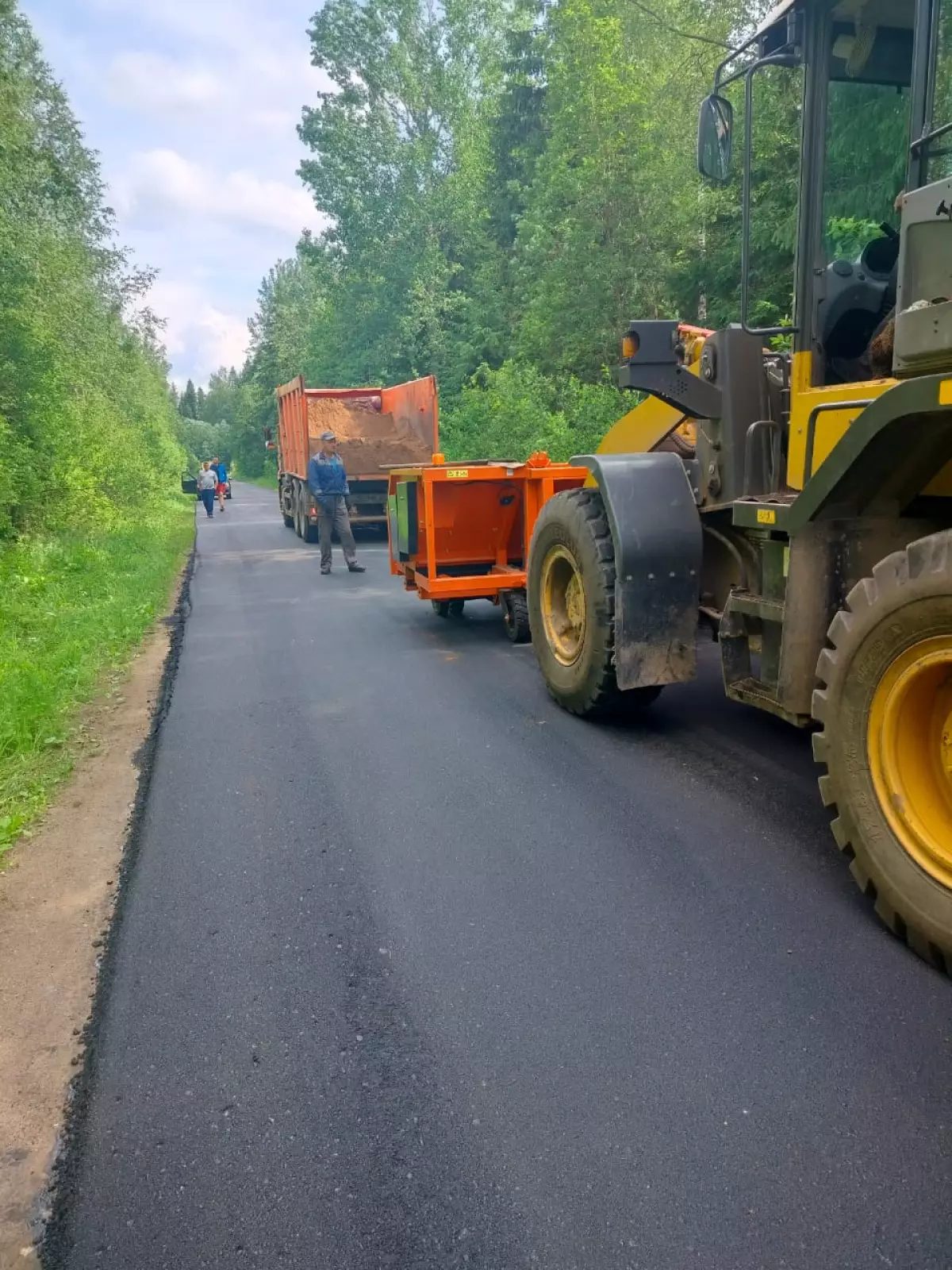 В Любытинском районе отремонтировали подъезд к деревне Вычерема