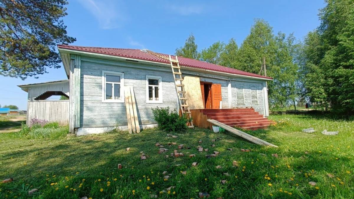 В Дворищском ДК Хвойнинского округа продолжается ремонт