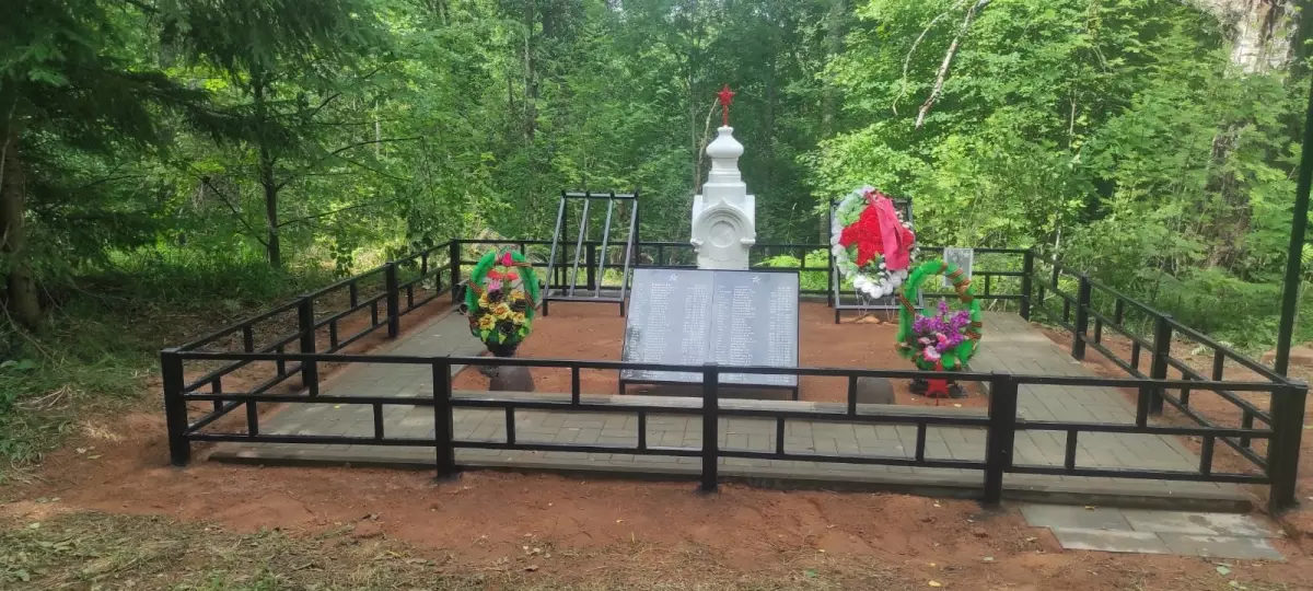 В Любытинском районе завершена реконструкция двух воинских захоронений