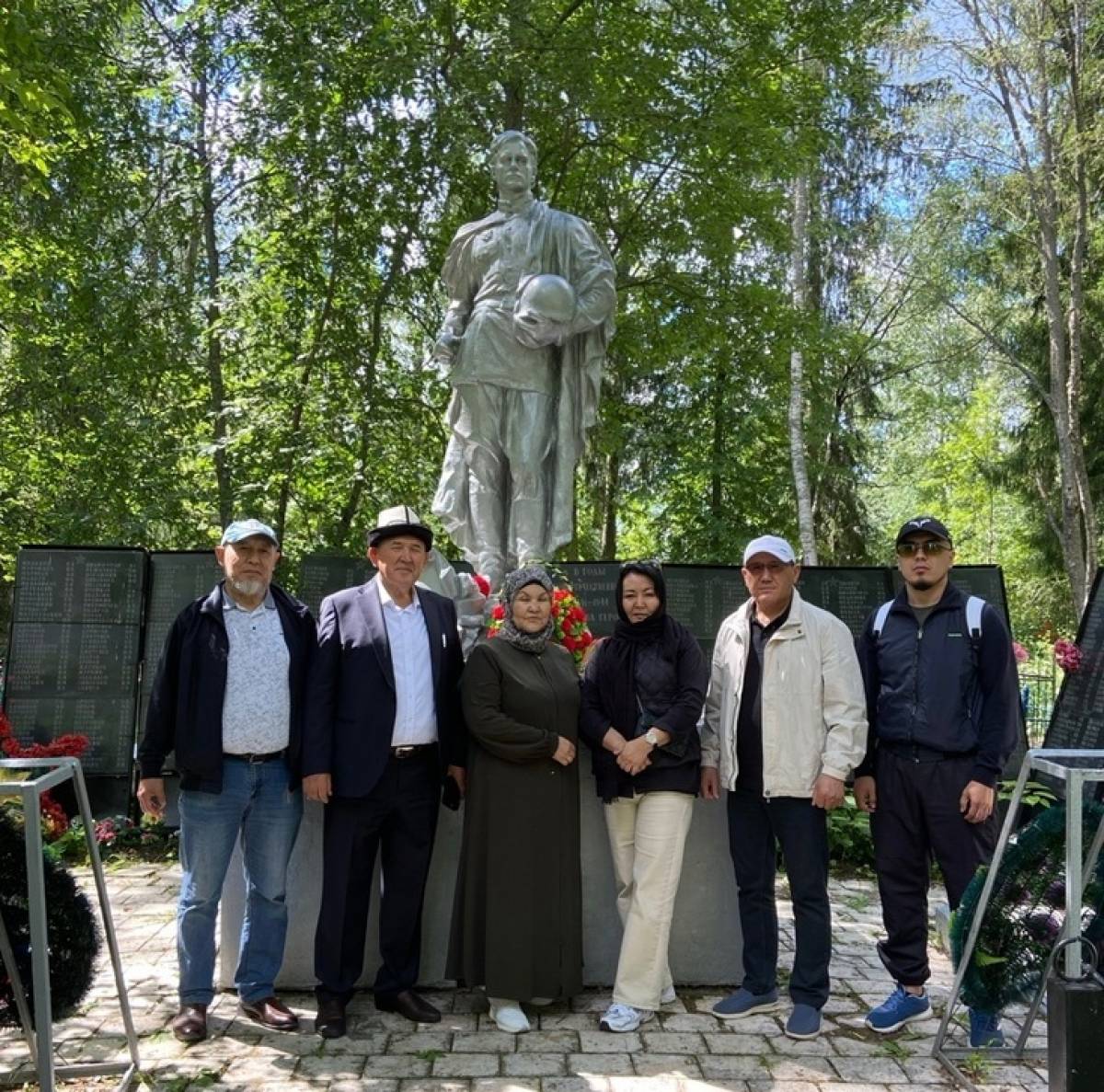 В Малую Вишеру приехали родственники погибшего здесь в годы войны красноармейца
