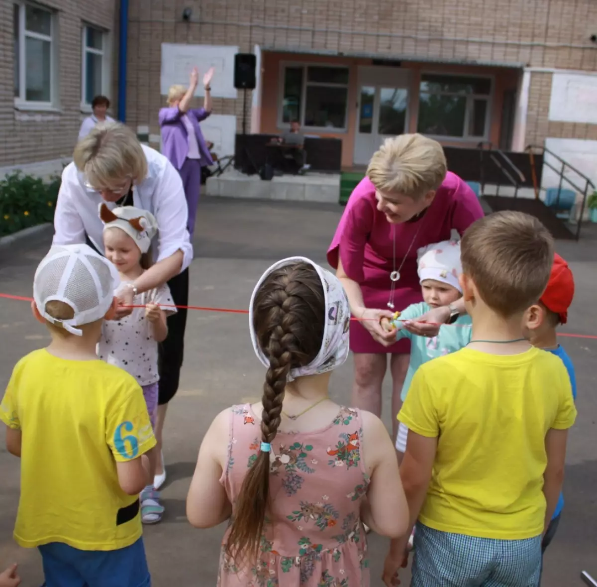 В детском саду №2 п.Хвойная открылась площадка с новым, современным игровым оборудованием