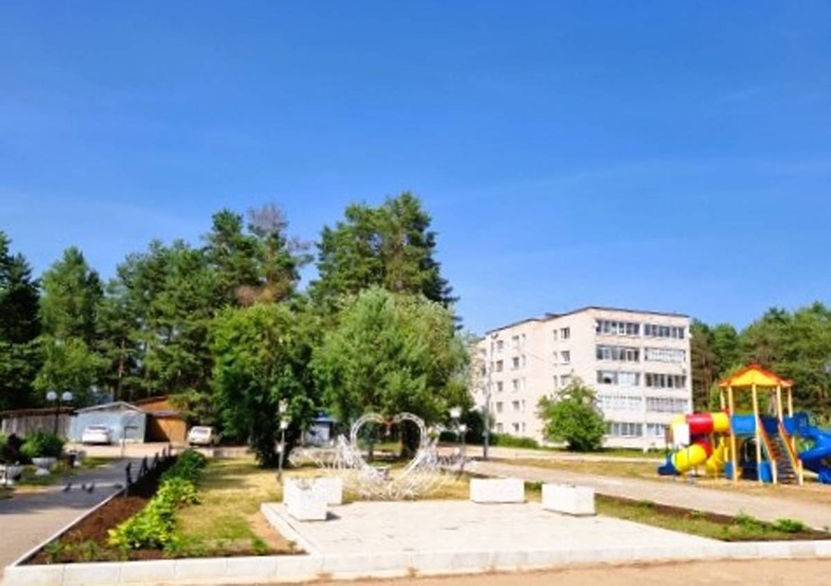 В посёлке Юбилейный Хвойнинского округа завершились работы по обустройству парка «Задор»