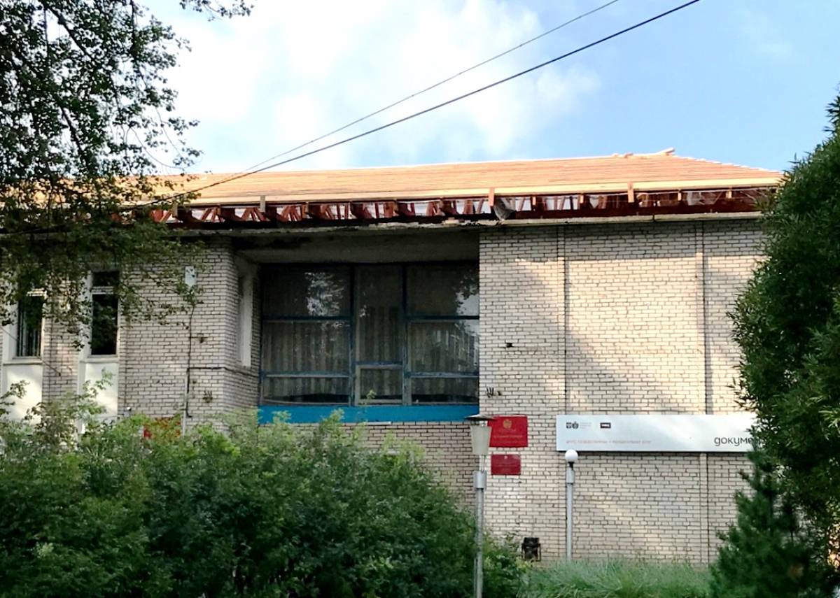 Два административных здания в Марёве примеряют новые крыши