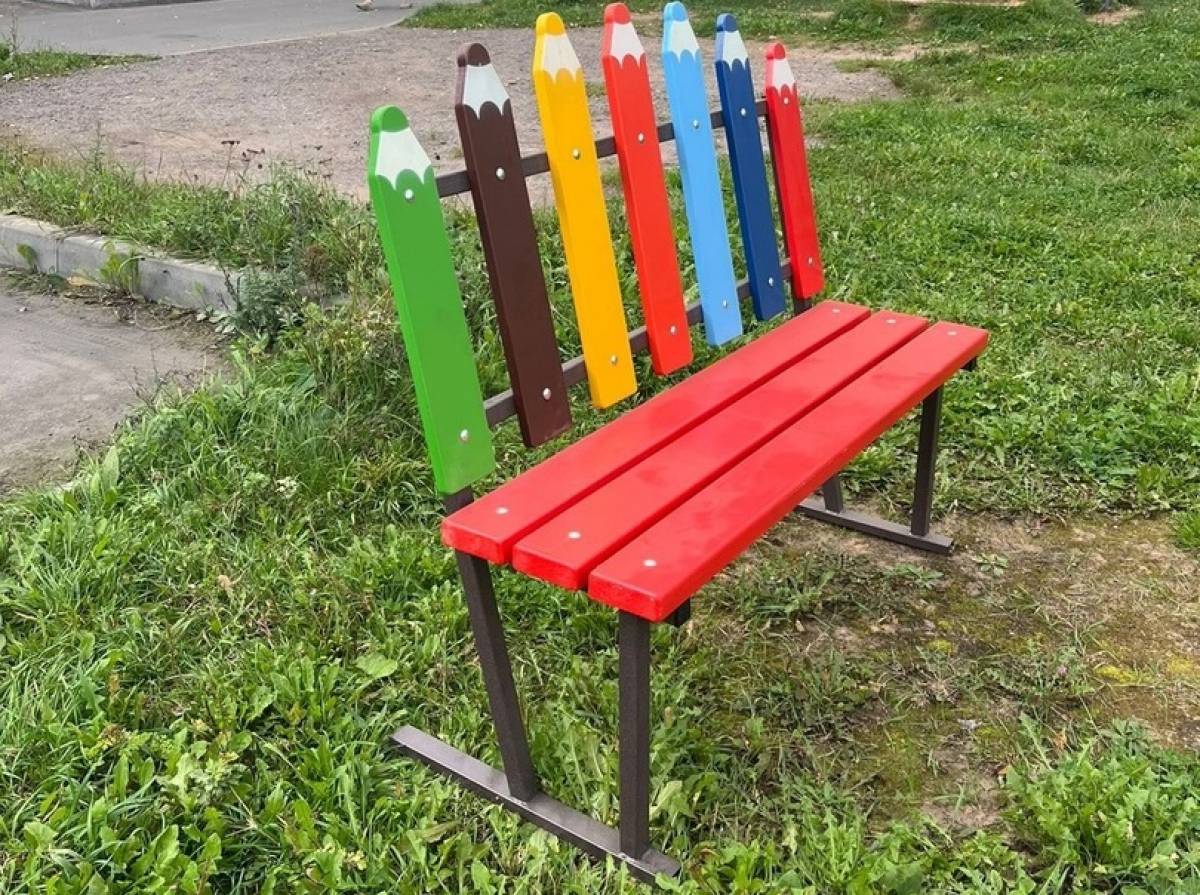 На Малом переулке в городе Чудово установили игровые формы для детей и подростков