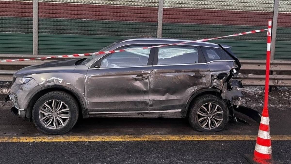 Один из способов не попасть в аварию — держать дистанцию и боковой интервал
