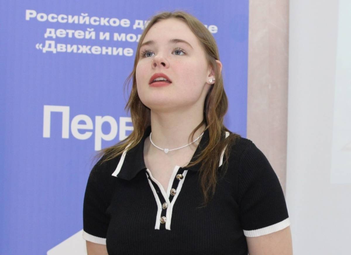 Призёр конкурса Ирина Степанова читает стихотворение «Медсестра»