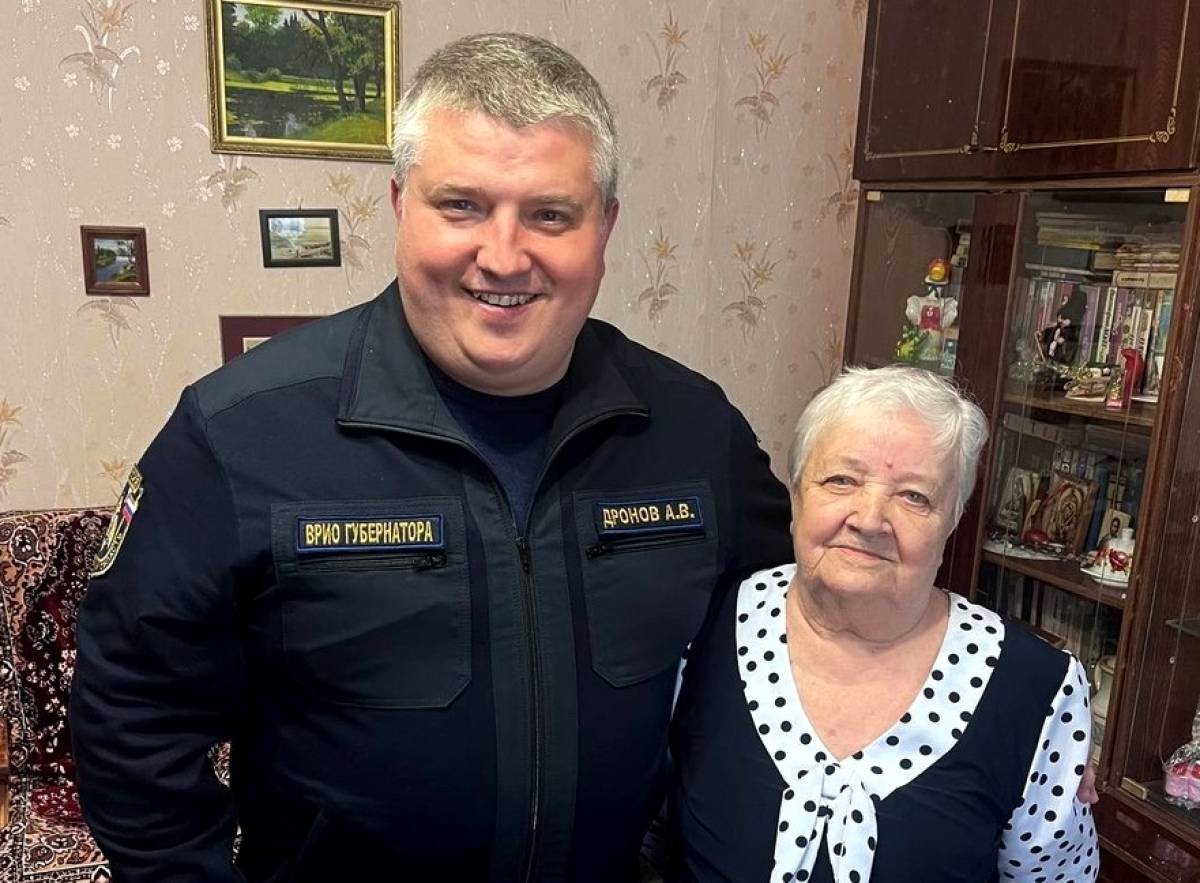 Александр Дронов навестил в Сольцах блокадницу Галину Ивановну Яковлеву