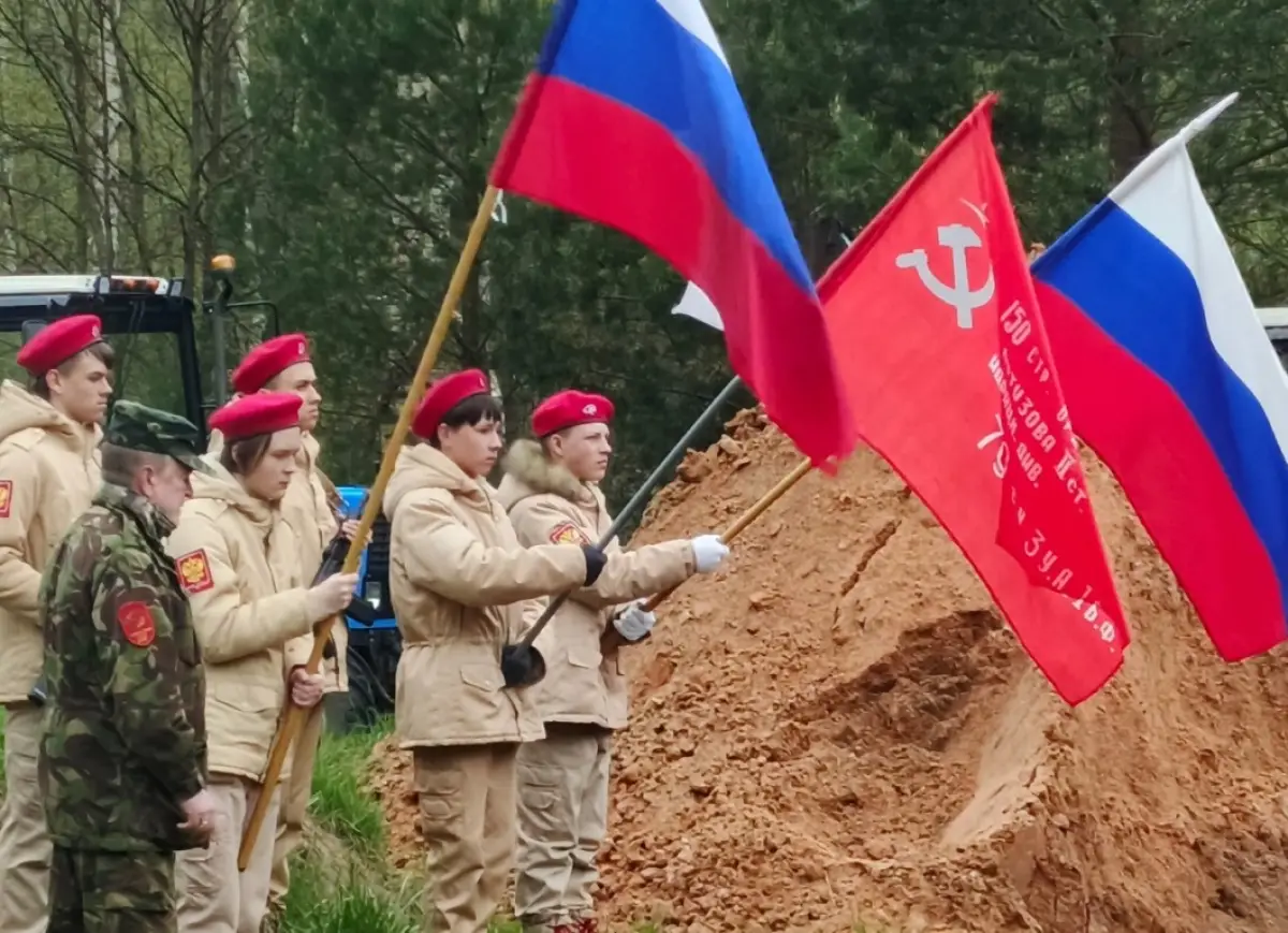 В Парфинском округе в последний путь проводили 337 красноармейцев