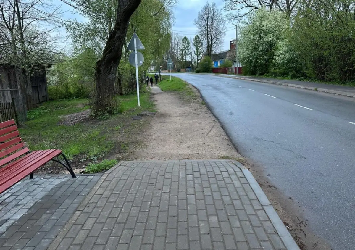На улице Советов в селе Марёво завершается устройство пешеходной дорожки