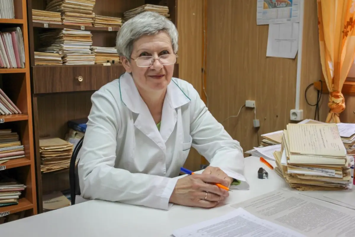 Парфинский фельдшер Руслана Павлова почти сорок лет заботится об односельчанах