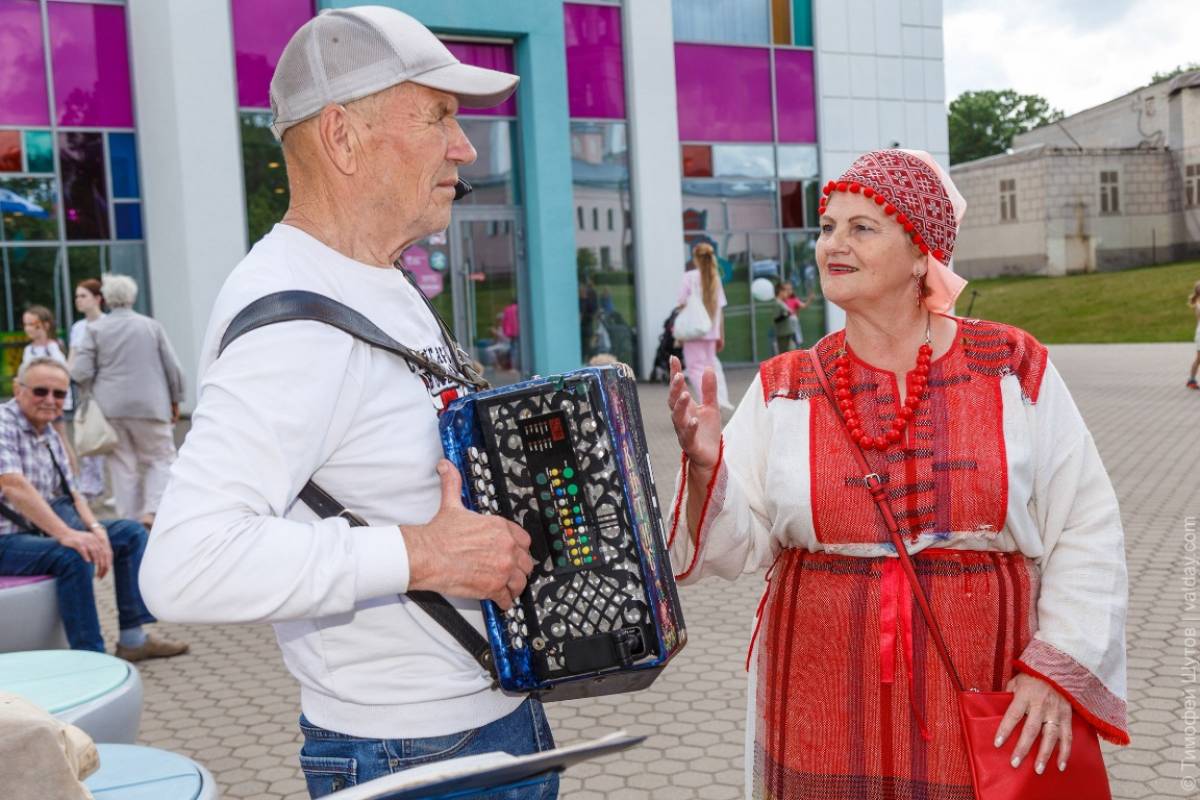 Валдай готовится встретить гармонистов, плясунов и частушечников