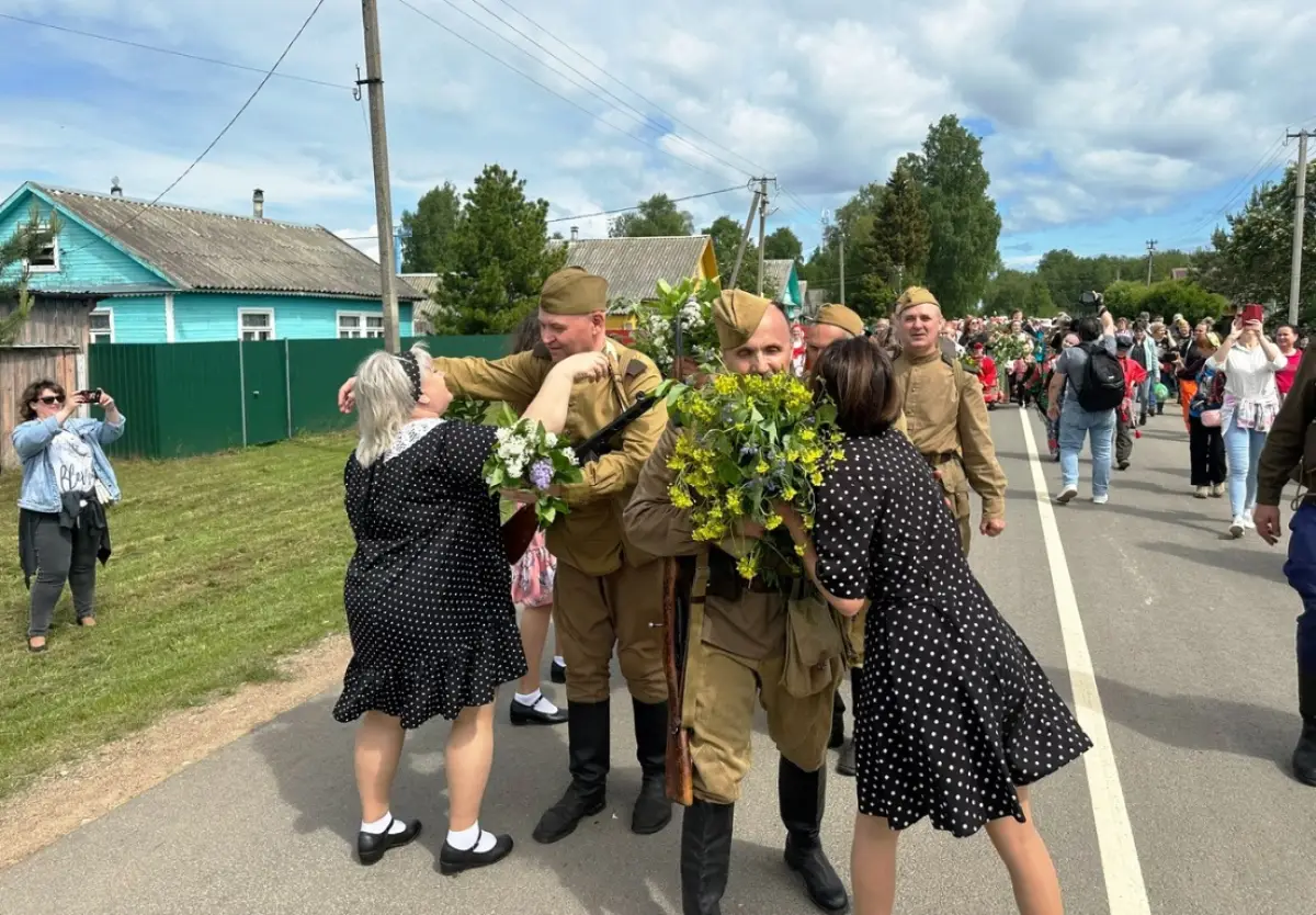 Праздник «Хоровод традиций» в деревне Наволок посвятили юбилею Победы