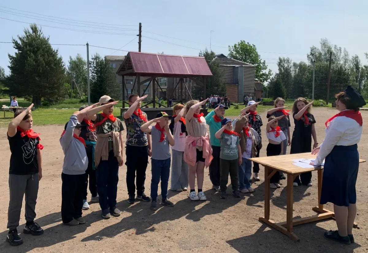 Пионерское лето устроили в Парфинском округе для детворы