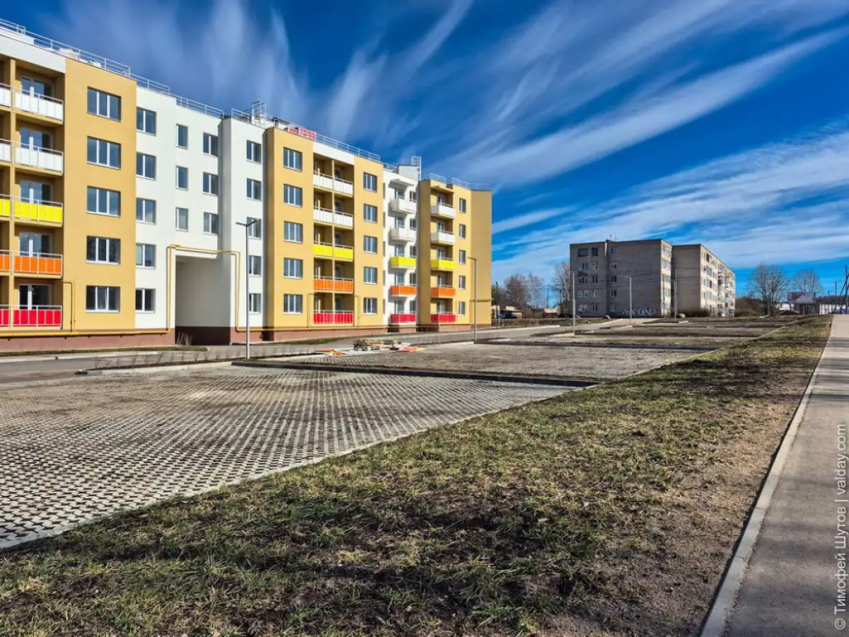 В Валдае завершилось строительство дома для медработников