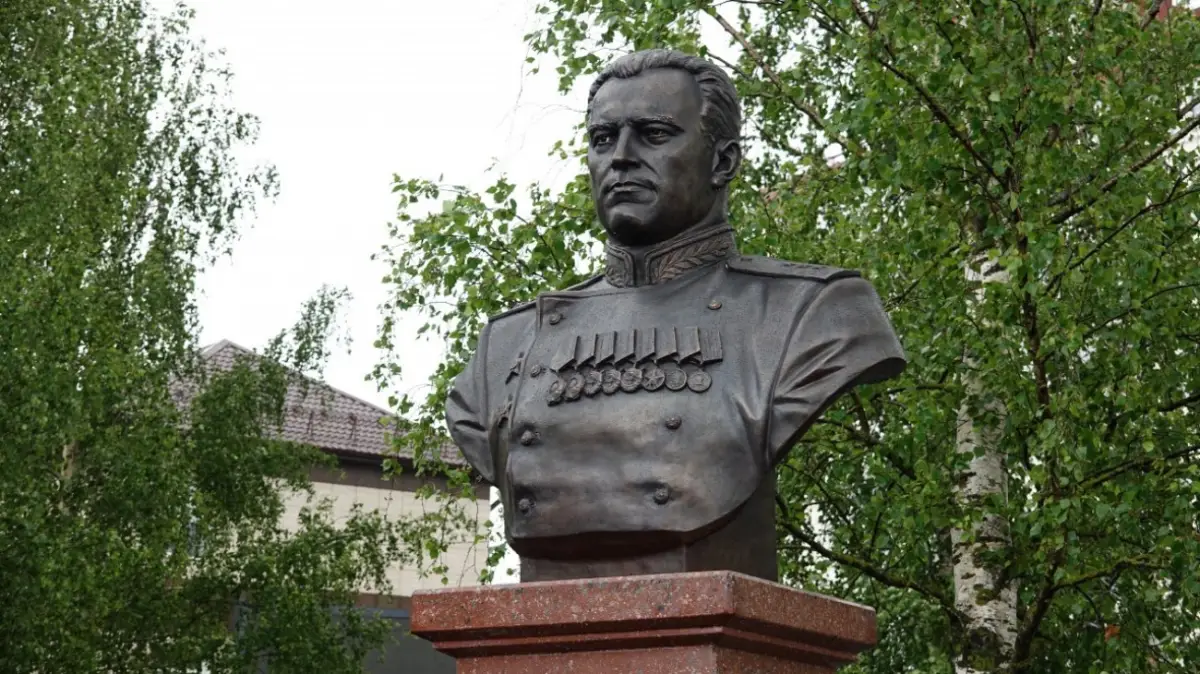 В Великом Новгороде открыли памятник знаменитому уроженцу Поддорской земли