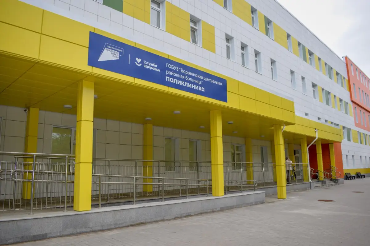 В день открытия новая боровичская поликлиника приняла 432 пациента