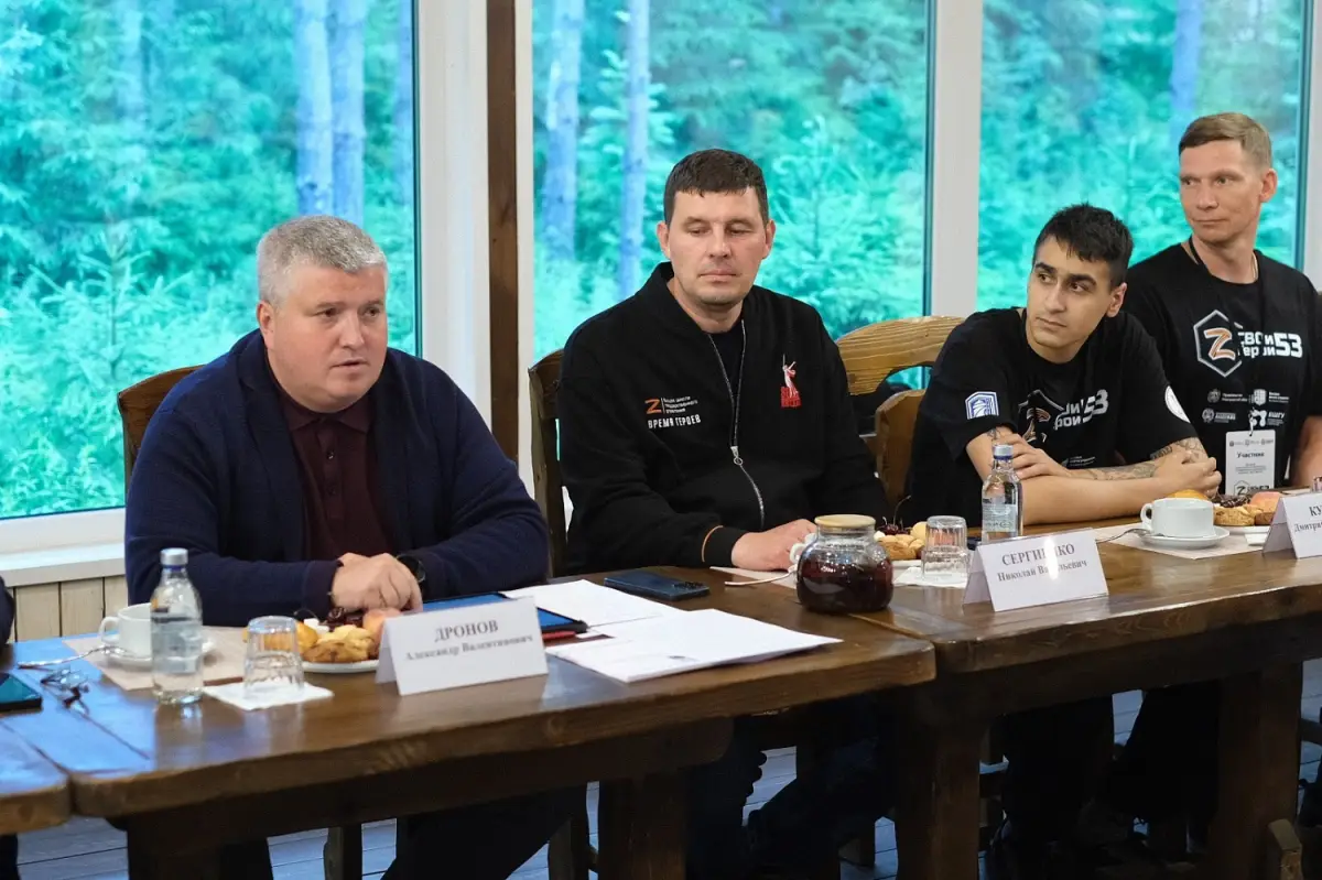 Александр Дронов встретился с участниками проекта «СВОи герои 53»
