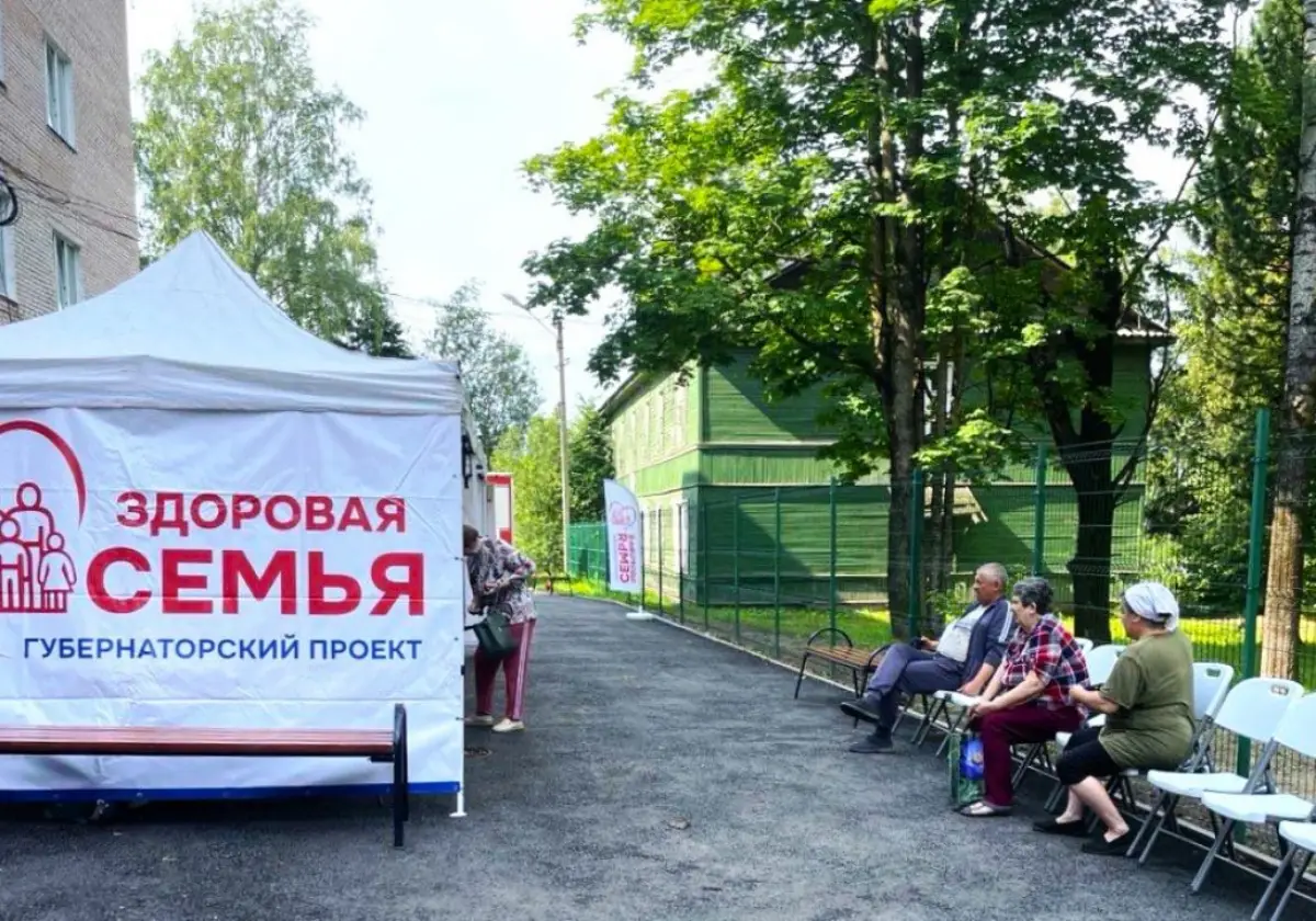 Мобильная бригада врачей-специалистов побывала в Холмском округе