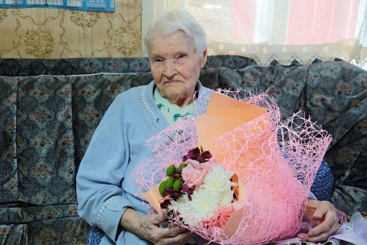 Столетняя боровичанка жалеет, что больше не может работать фельдшером скорой