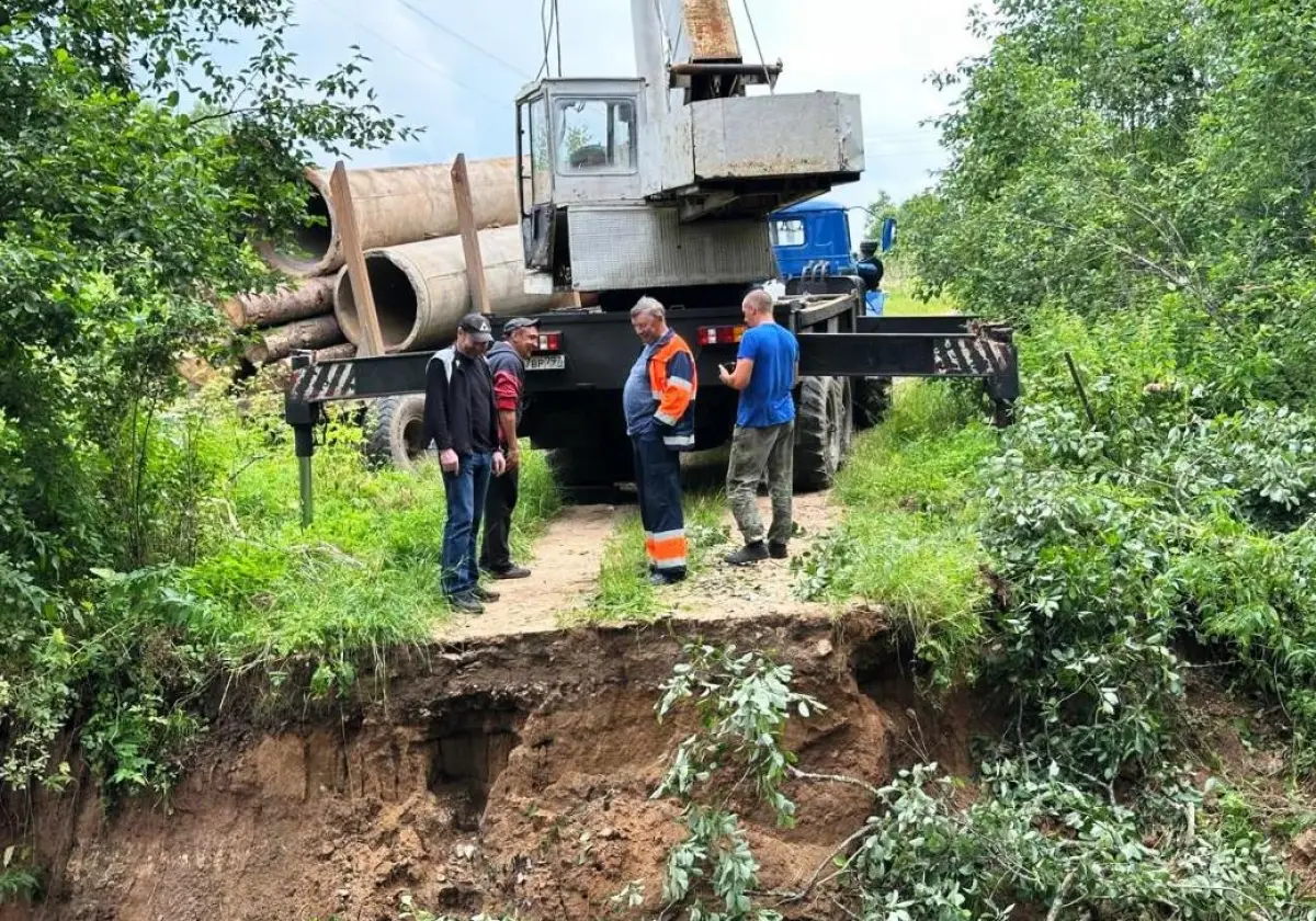 В Марёвском округе восстановили разрушенные потоками воды трубопереезды