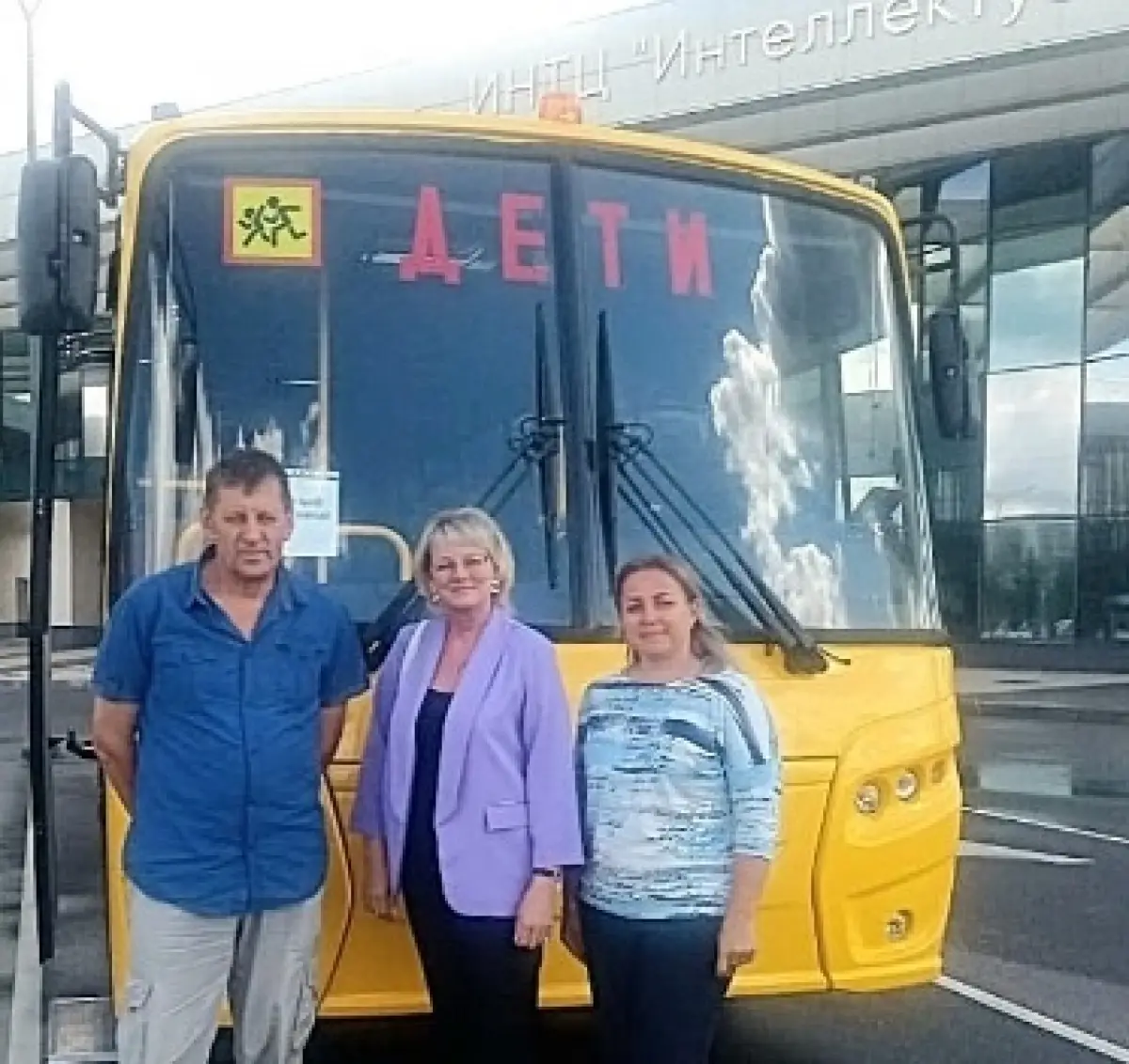 В школу села Песь Хвойнинского округа поступил новый школьный автобус