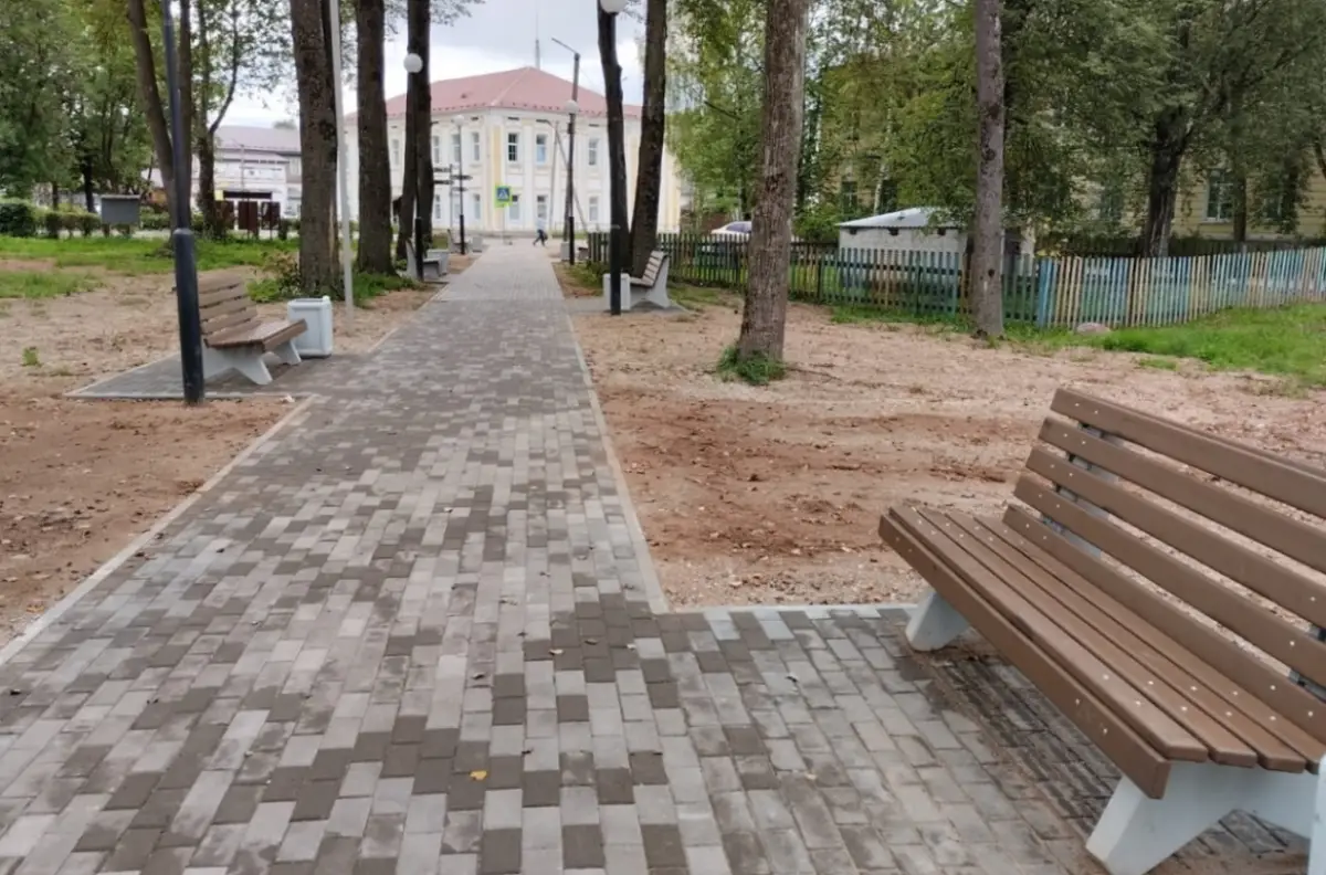 Сквер «Сиреневый» в Крестцах украсят гирляндой из 750 лампочек