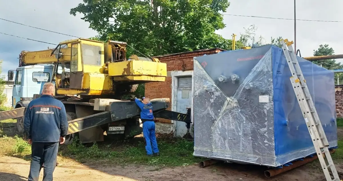 Для установки нового оборудования в Боровичах пришлось разобрать стену котельной