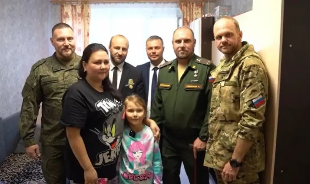 ТГ Александра Дронова: ветераны СВО помогли собрать в первый класс дочь товарища