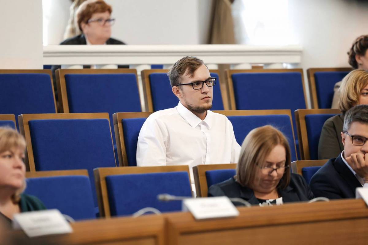 Ветеран СВО Павел Иванов продолжает знакомиться с работой Новгородской облдумы
