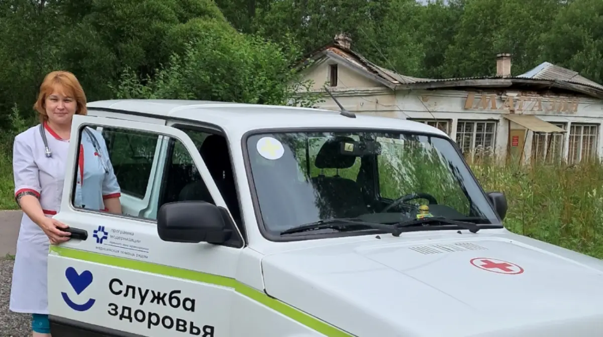 Окуловский фельдшер старается поднимать пациентам настроение