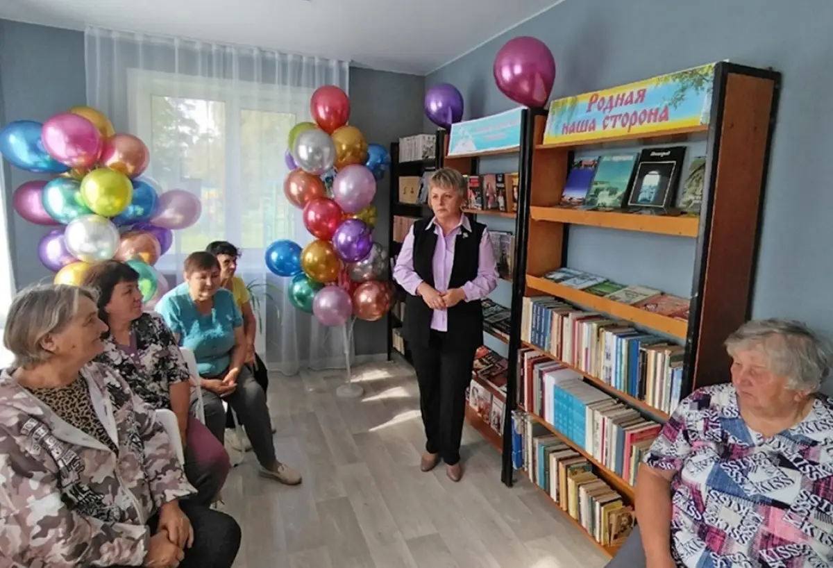 В деревне Тарасово Демянского округа отремонтировали библиотеку