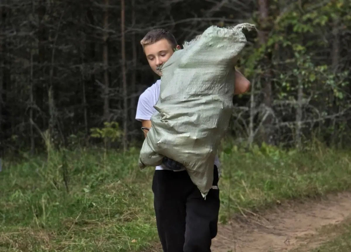 В Солецком округе на экосоревнованиях собрали почти 200 мешков мусора