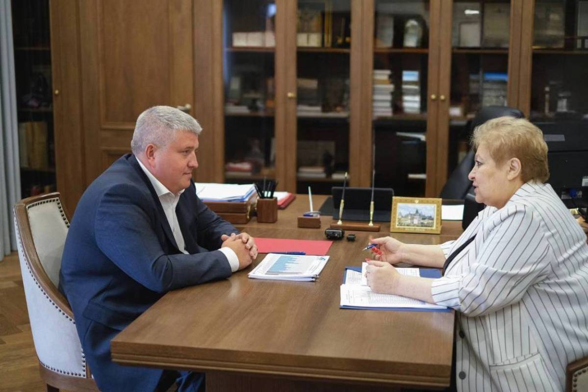 Александр Дронов и глава облизбиркома Татьяна Лебедева обсудили итоги ЕДГ