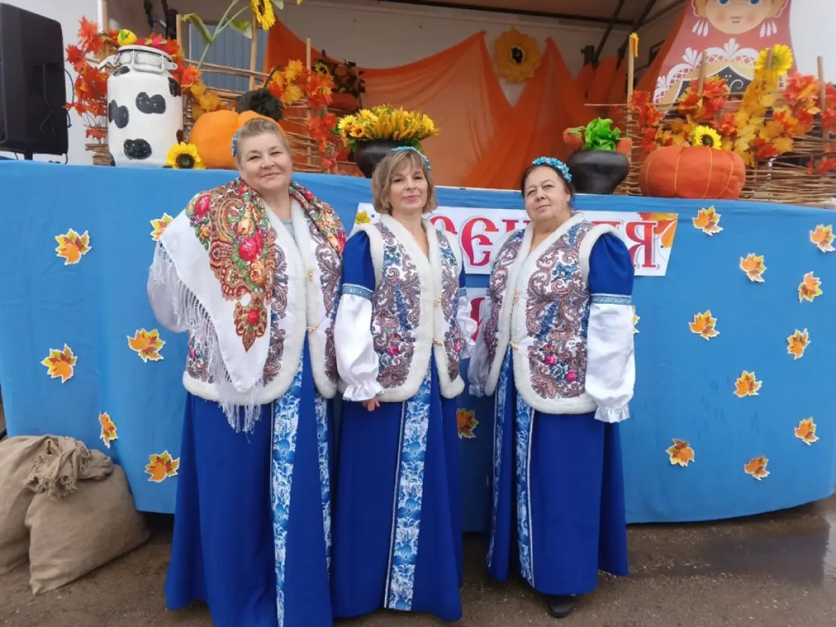 Яркая осенняя ярмарка урожая состоялась в посёлке Хвойная
