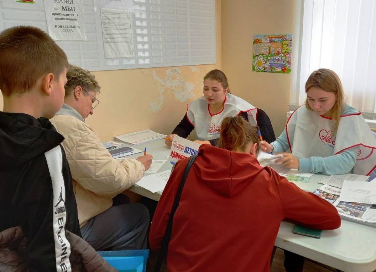 Фото автора и администрации Крестецкого округа