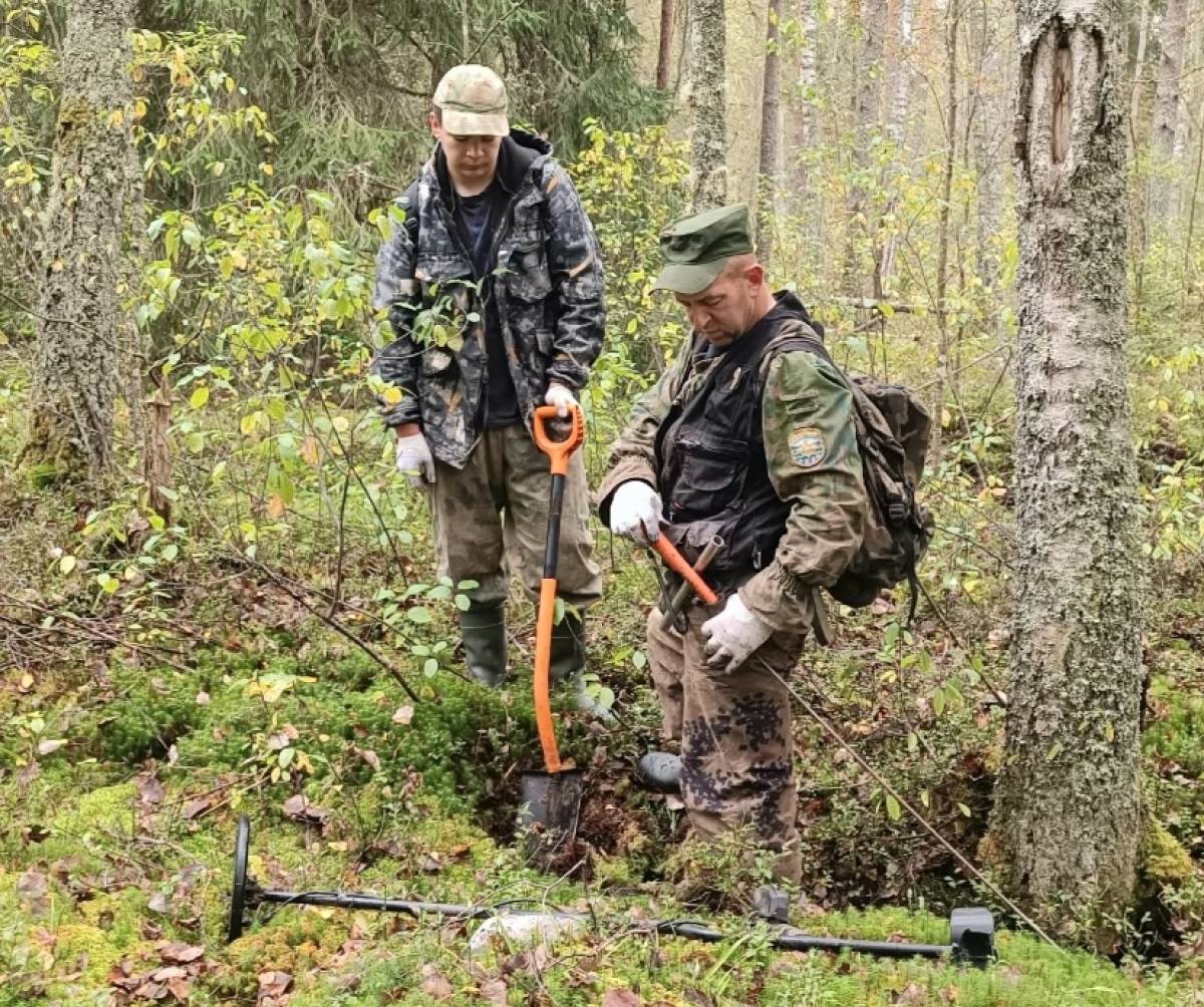 В Холмском округе поисковики подняли останки семи красноармейцев